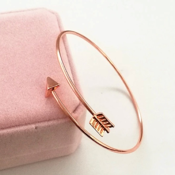 NWT💙💎ROSE💗GOLD TONE ARROW BRACELET💎💙BEAUTIFUL - Picture 2 of 8